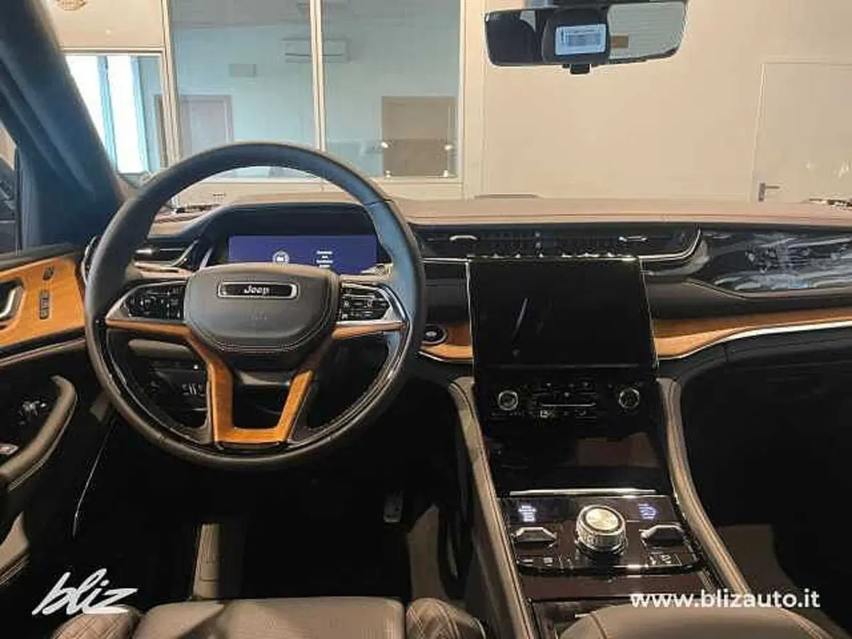 Jeep Grand Cherokee usata a Udine (19)