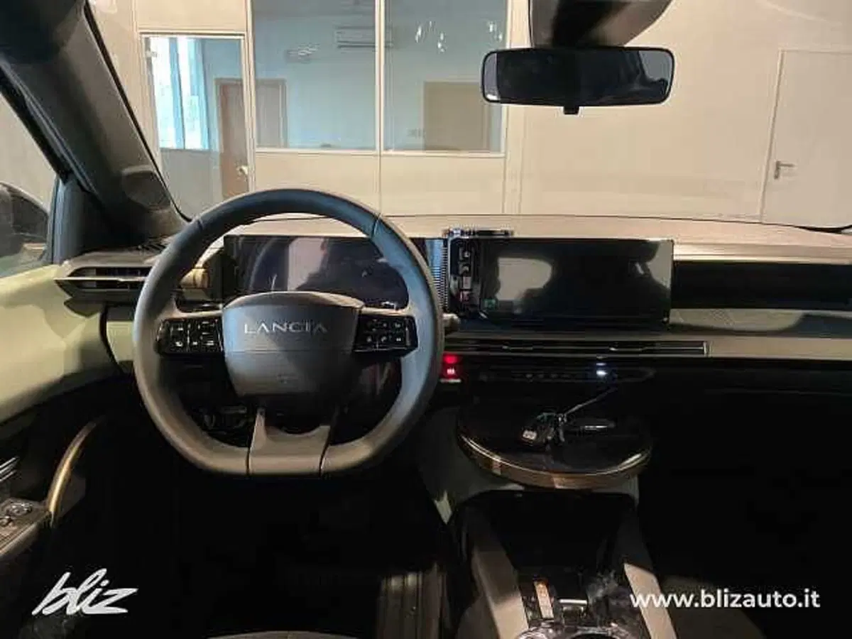 Lancia Ypsilon nuova a Udine (10)
