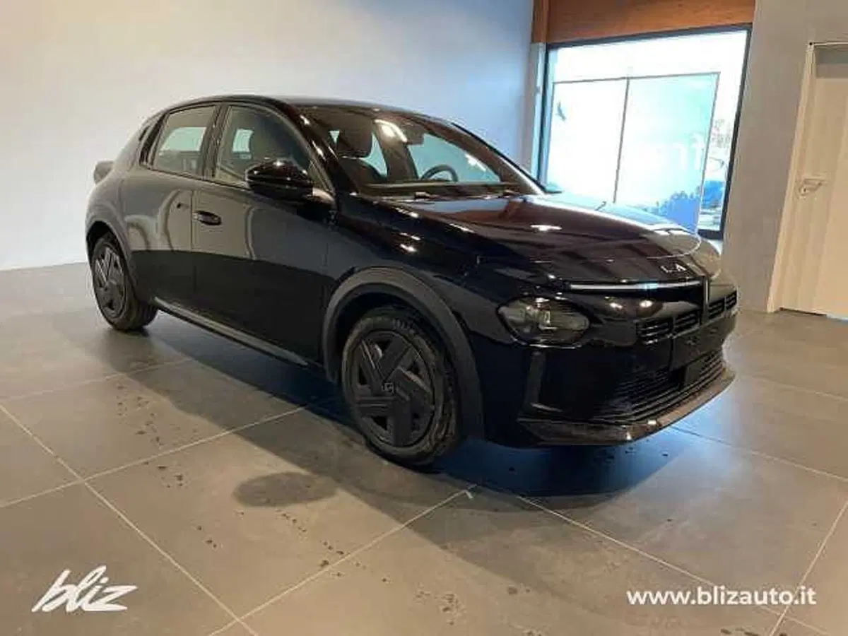 Lancia Ypsilon nuova a Udine (8)