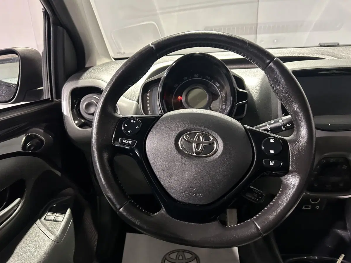Toyota Aygo usata a Milano (10)