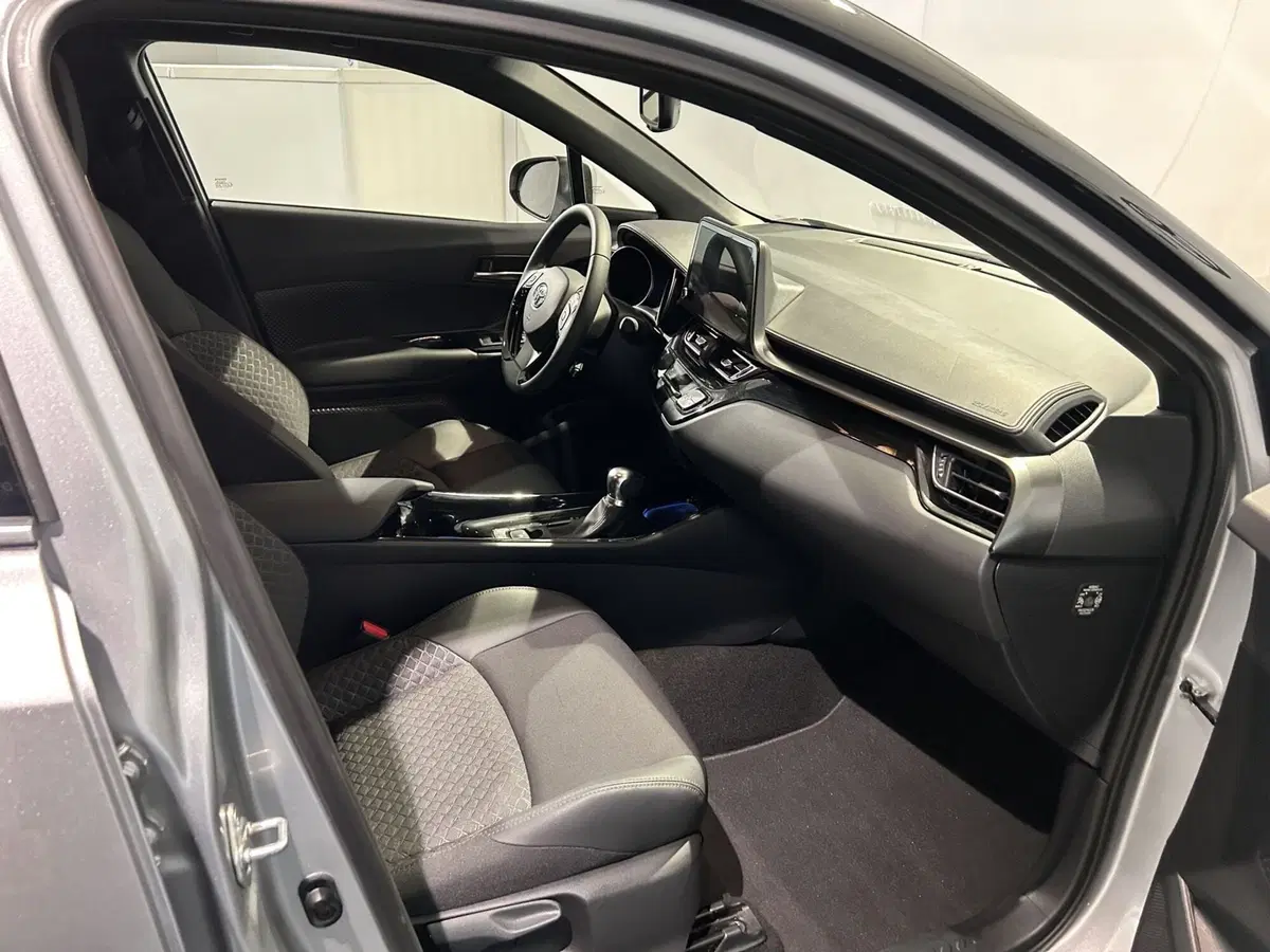 Toyota Toyota C-HR usata a Milano (13)