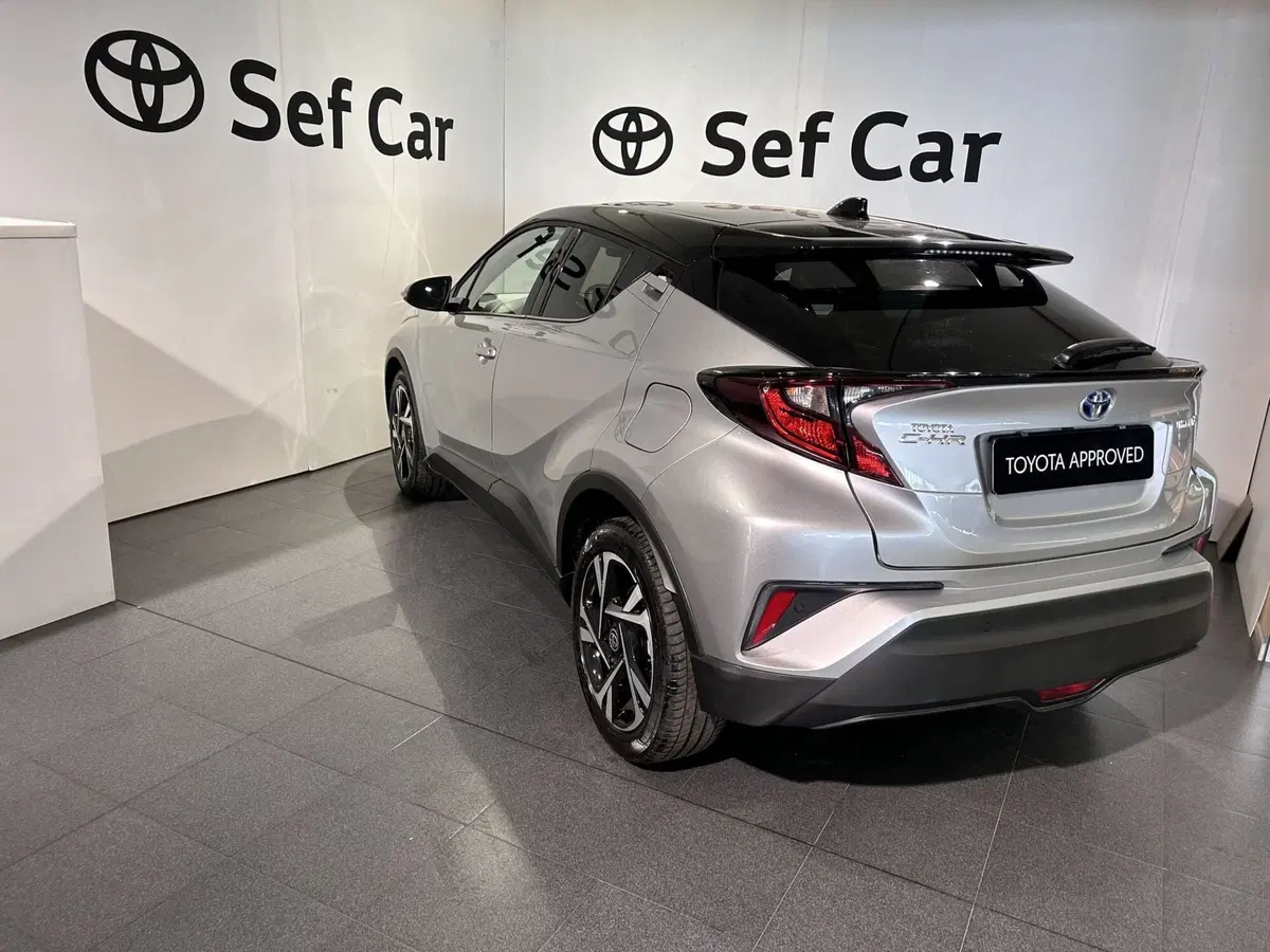 Toyota Toyota C-HR usata a Milano (5)