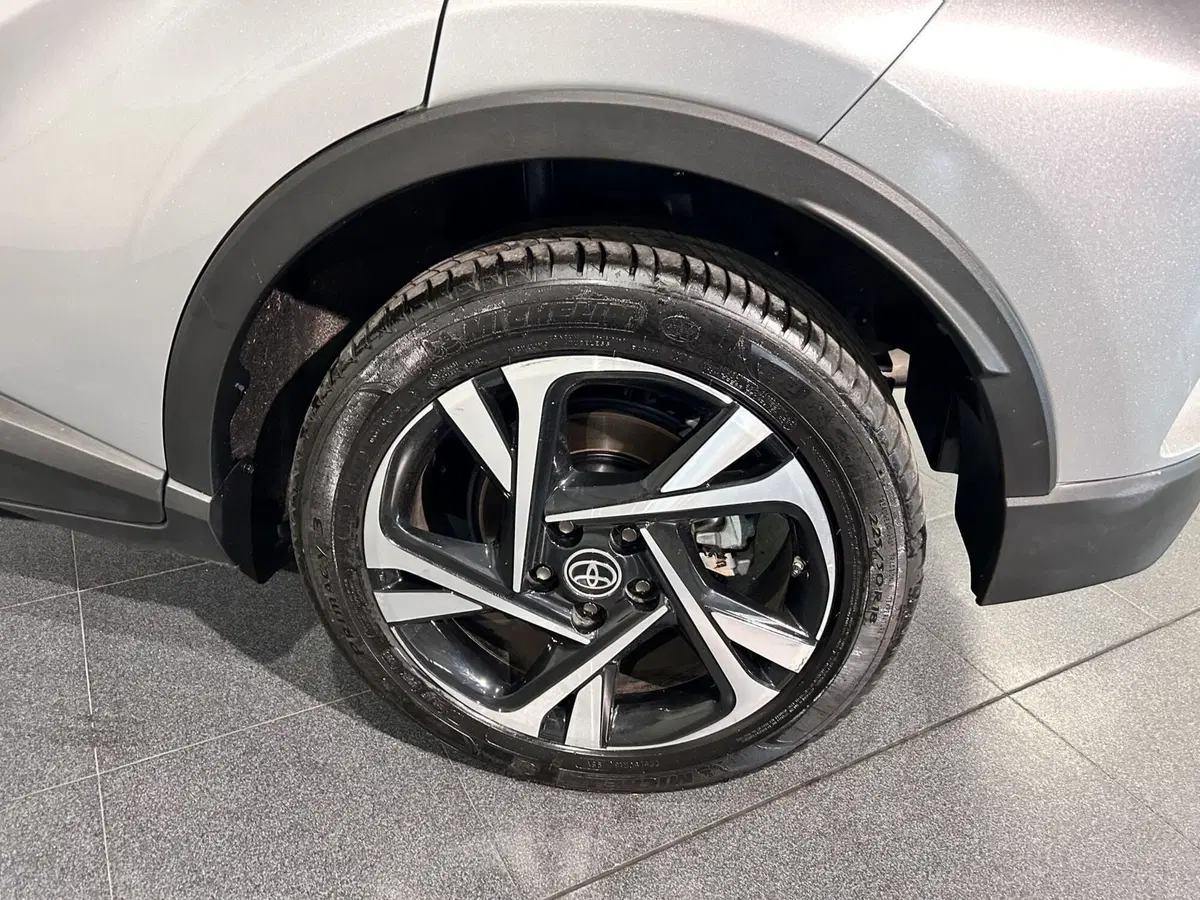 Toyota Toyota C-HR usata a Milano (7)