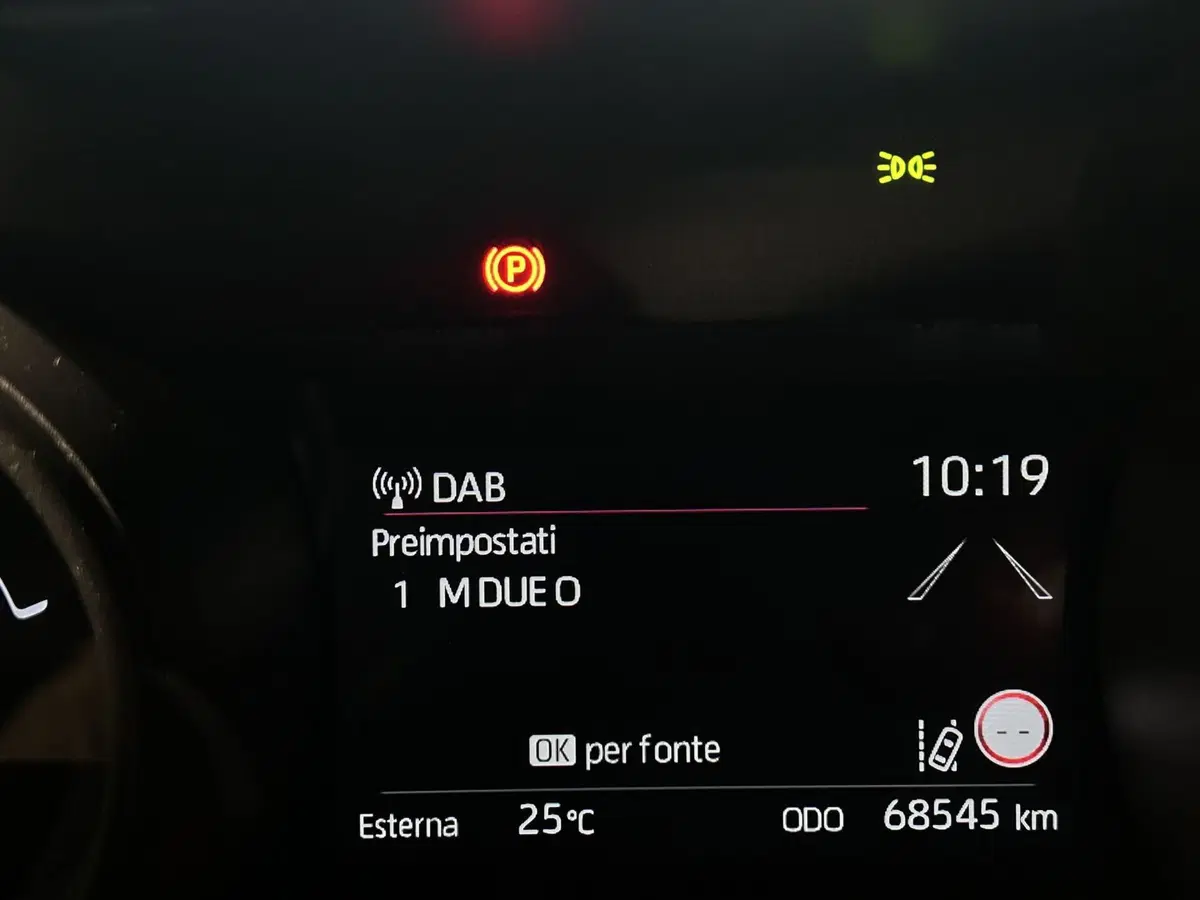 Toyota Yaris usata a Milano (12)