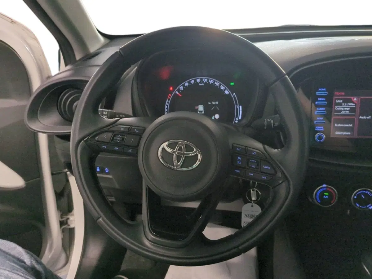 Toyota Aygo X usata a Milano (12)