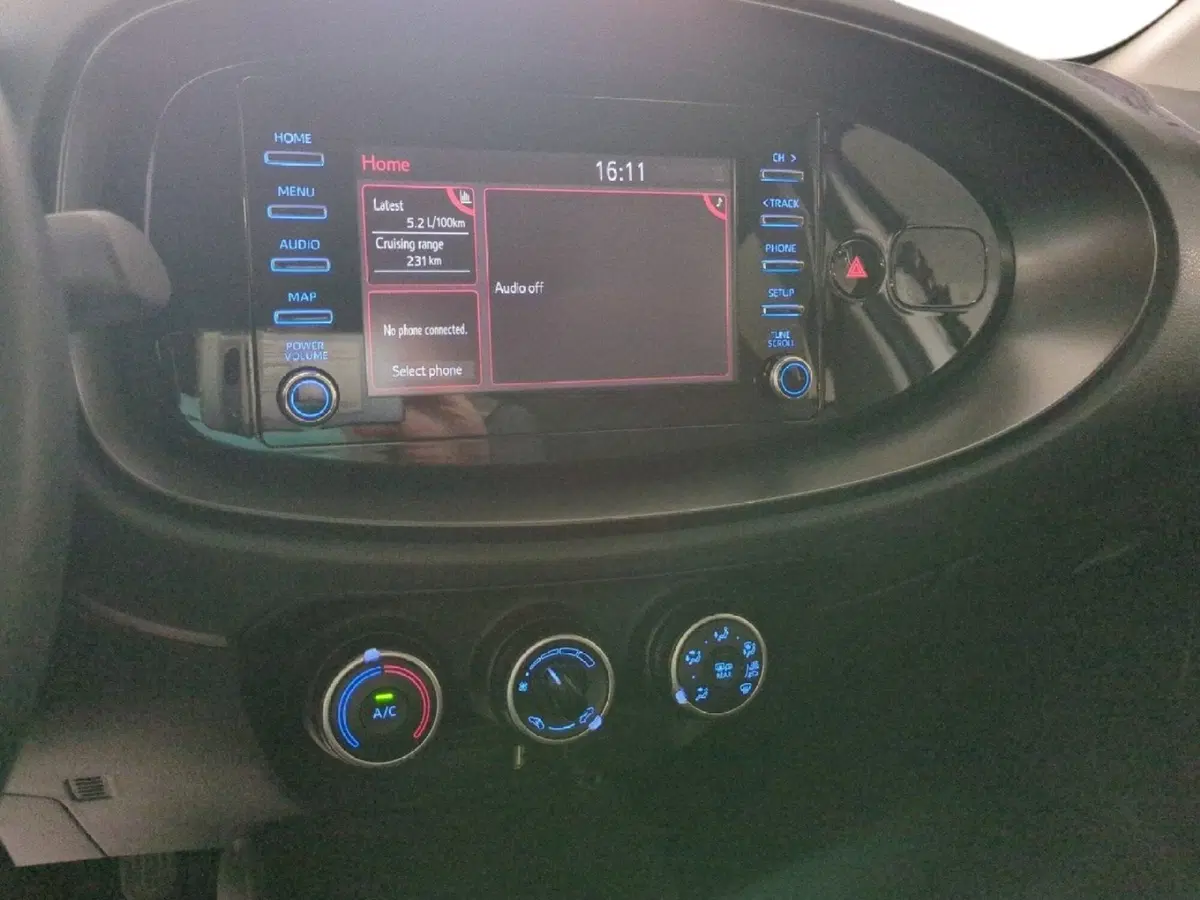 Toyota Aygo X usata a Milano (13)