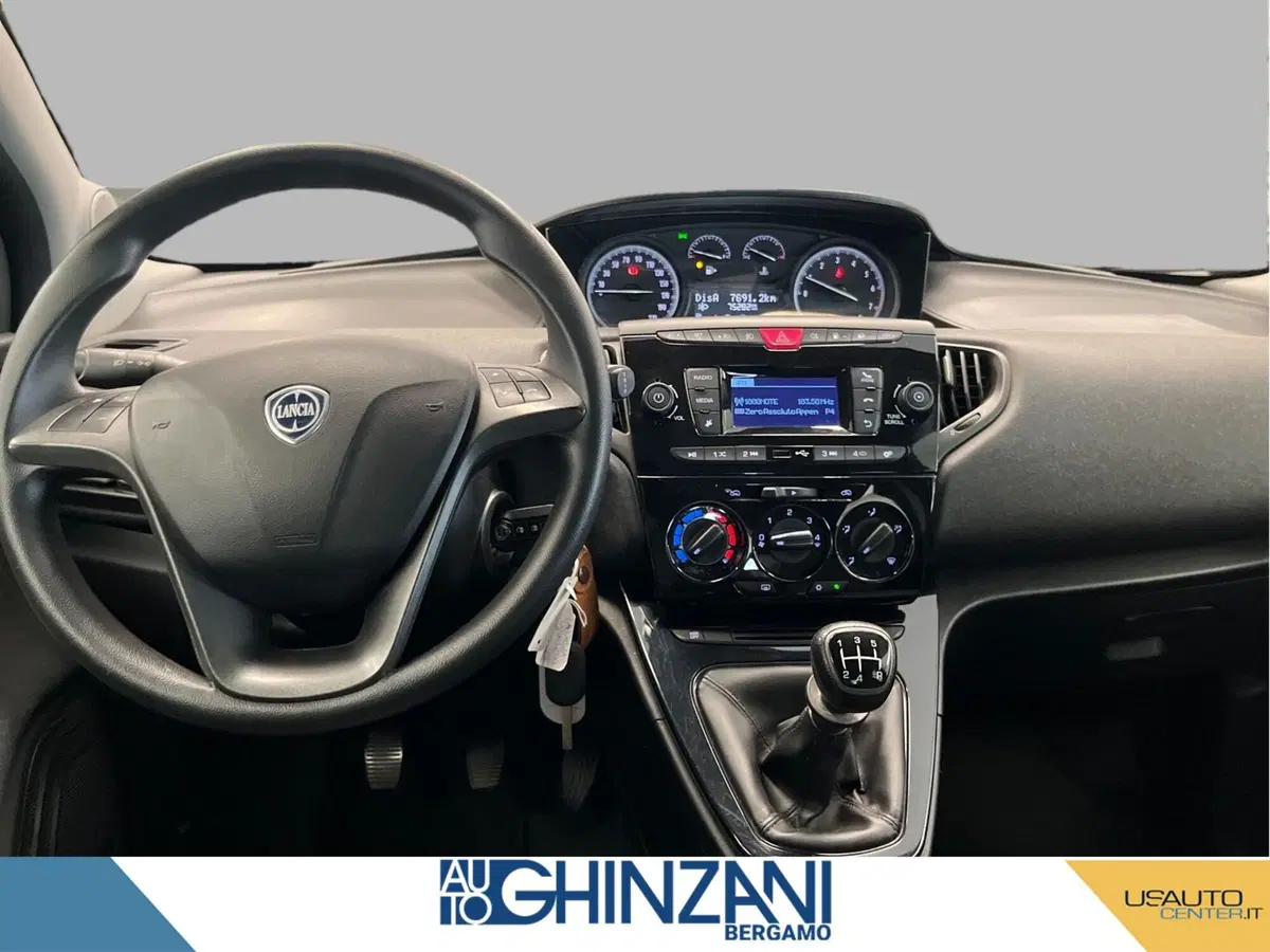 Lancia Ypsilon usata a Bergamo (6)