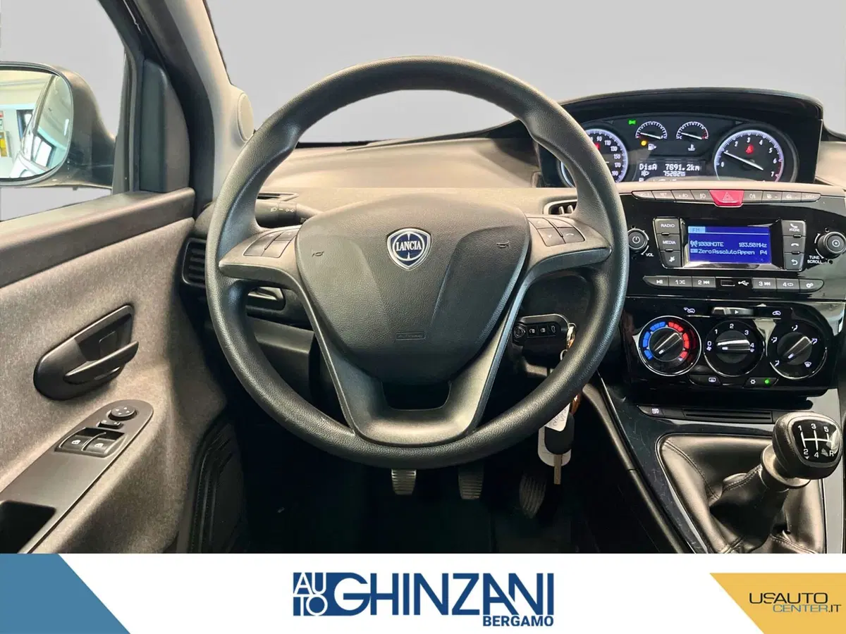 Lancia Ypsilon usata a Bergamo (7)