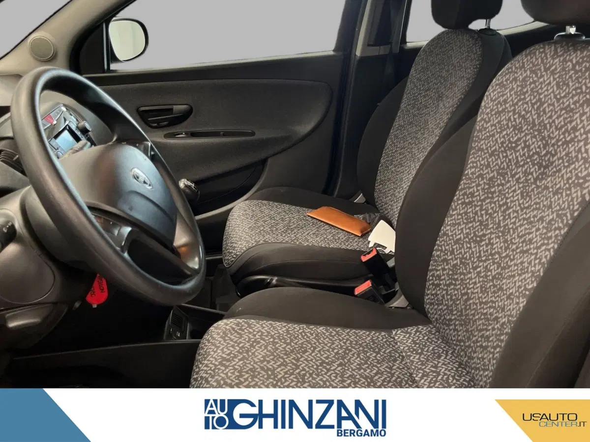 Lancia Ypsilon usata a Bergamo (8)
