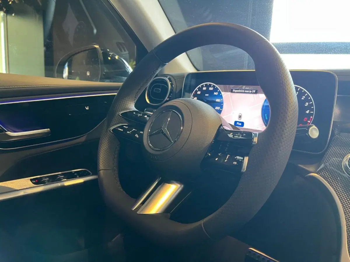 Mercedes-Benz GLC nuova a Pisa (11)