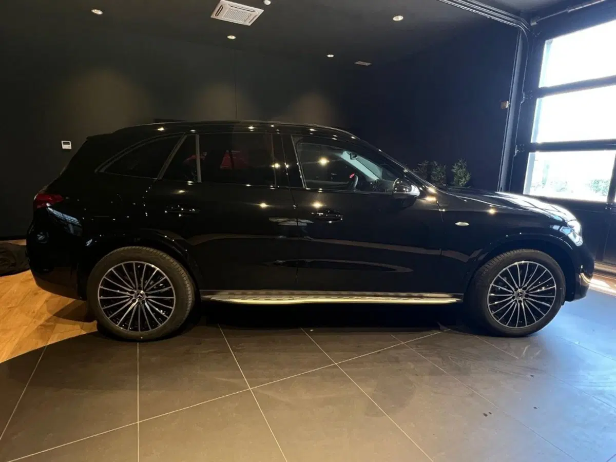 Mercedes-Benz GLC nuova a Pisa (3)