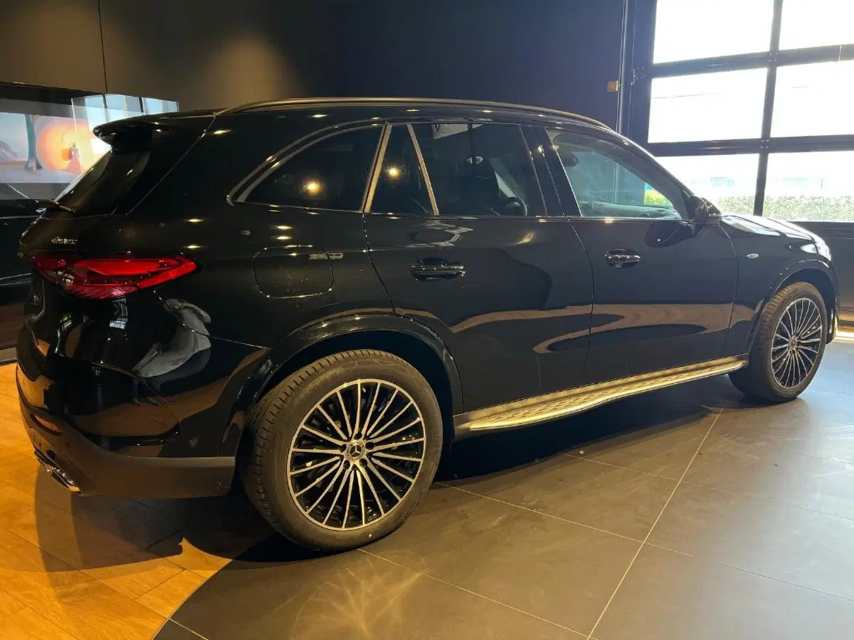 Mercedes-Benz GLC nuova a Pisa (4)