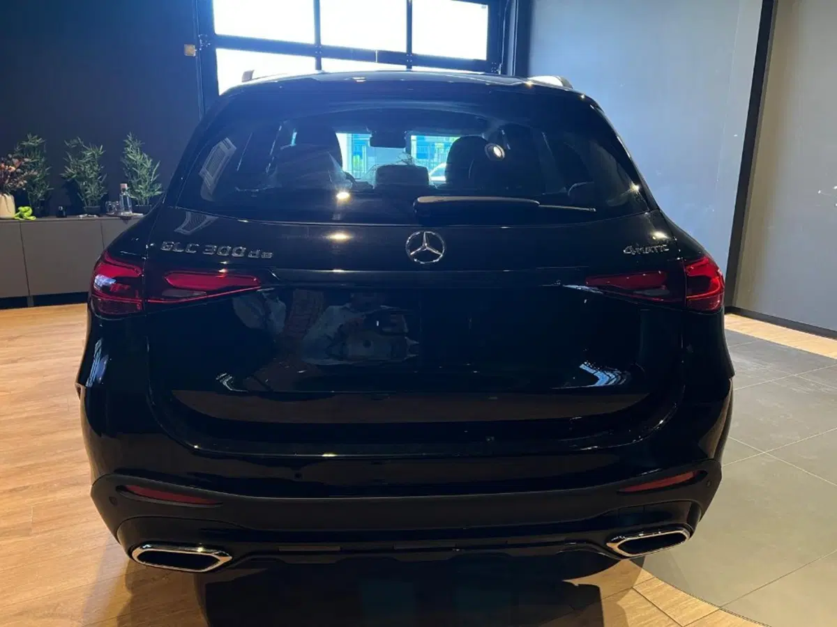 Mercedes-Benz GLC nuova a Pisa (5)