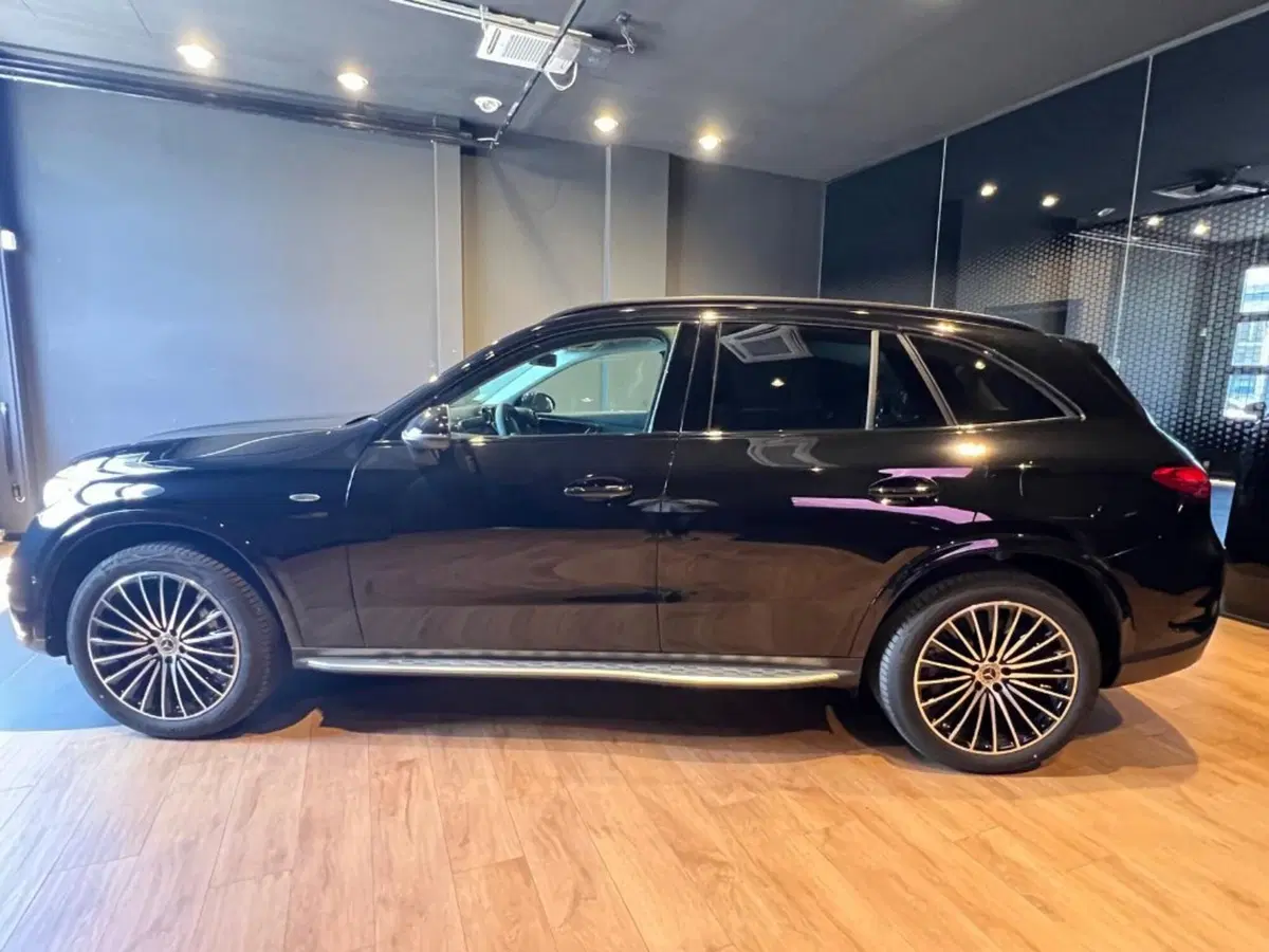 Mercedes-Benz GLC nuova a Pisa (6)