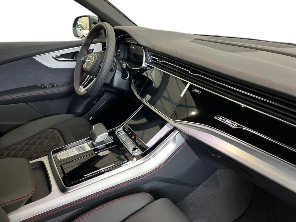 Audi Q8 nuova a Lecce (9)