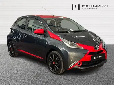 Toyota Aygo 1.0 VVT-i 69 CV 5 porte x-play del 2018 usata a Trani