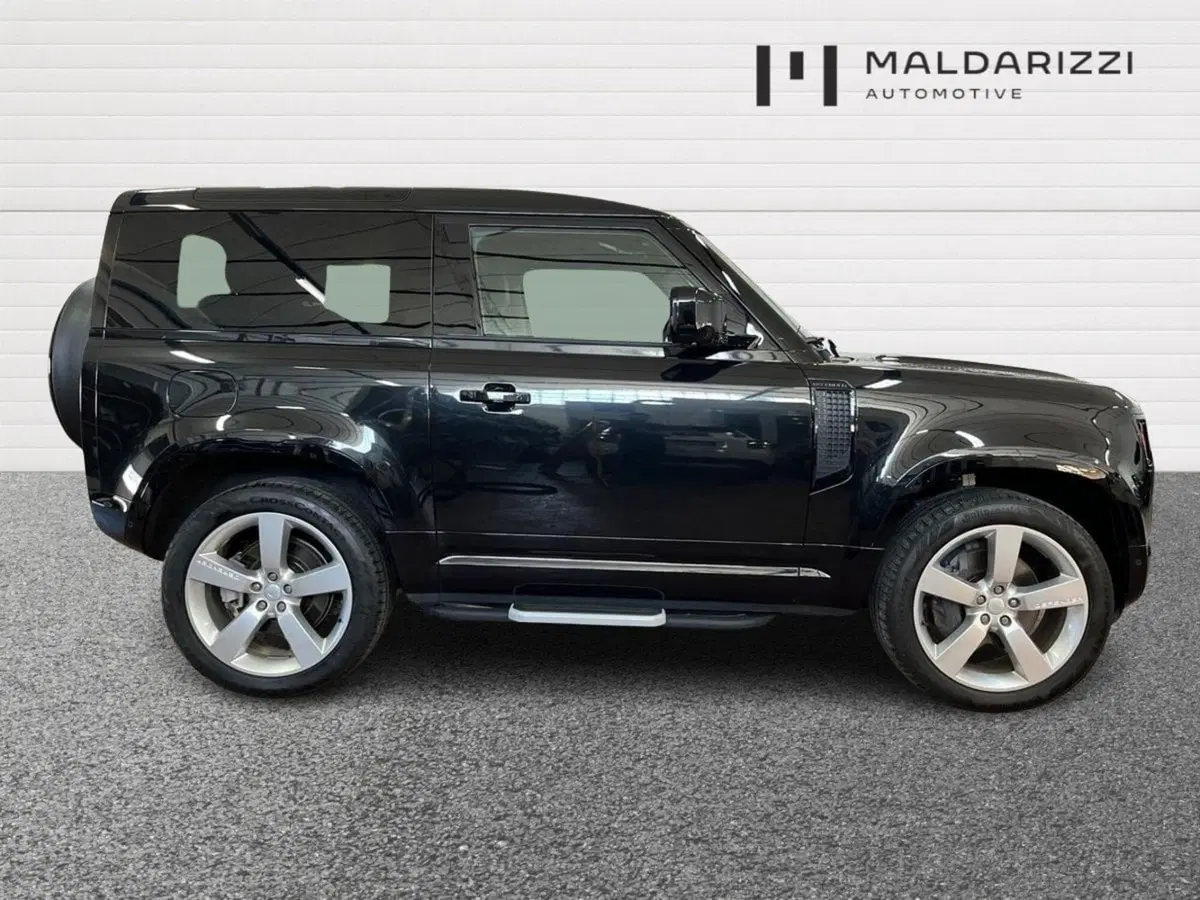 Land Rover Defender usata a Bari (5)