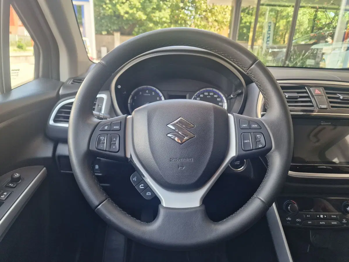 Suzuki S-Cross usata a Milano (9)