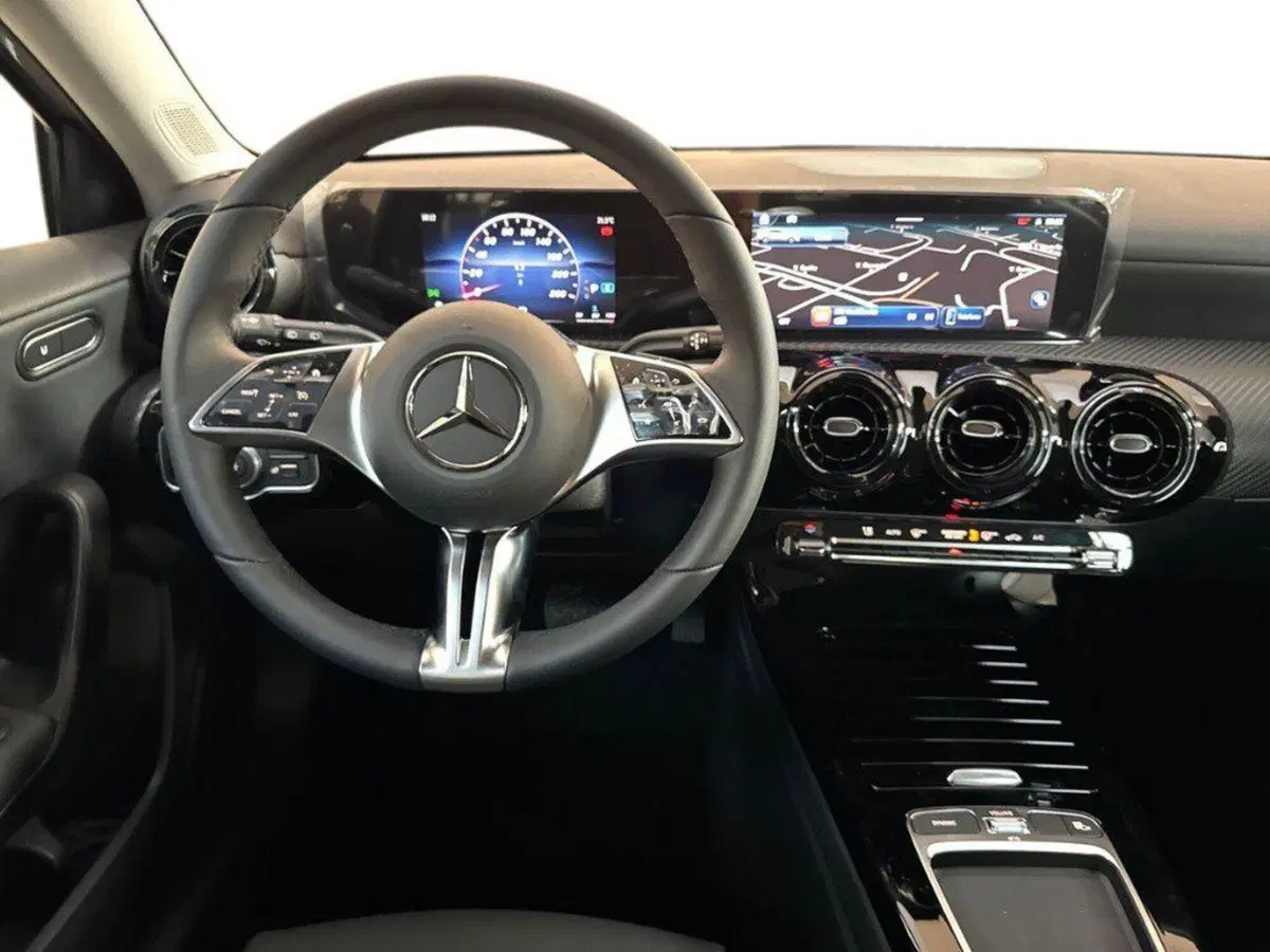 Mercedes-Benz Classe A Sedan nuova a Rimini (12)