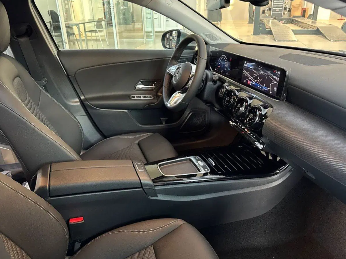 Mercedes-Benz Classe A Sedan nuova a Rimini (15)