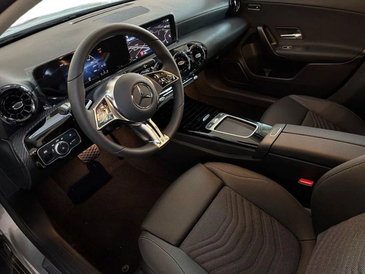Mercedes-Benz Classe A Sedan nuova a Rimini (17)