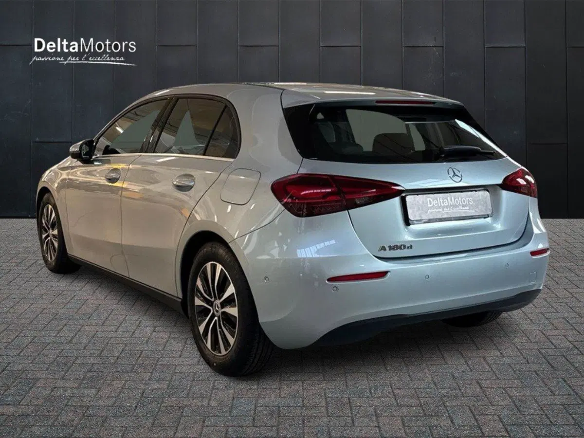 Mercedes-Benz Classe A Sedan nuova a Rimini (4)