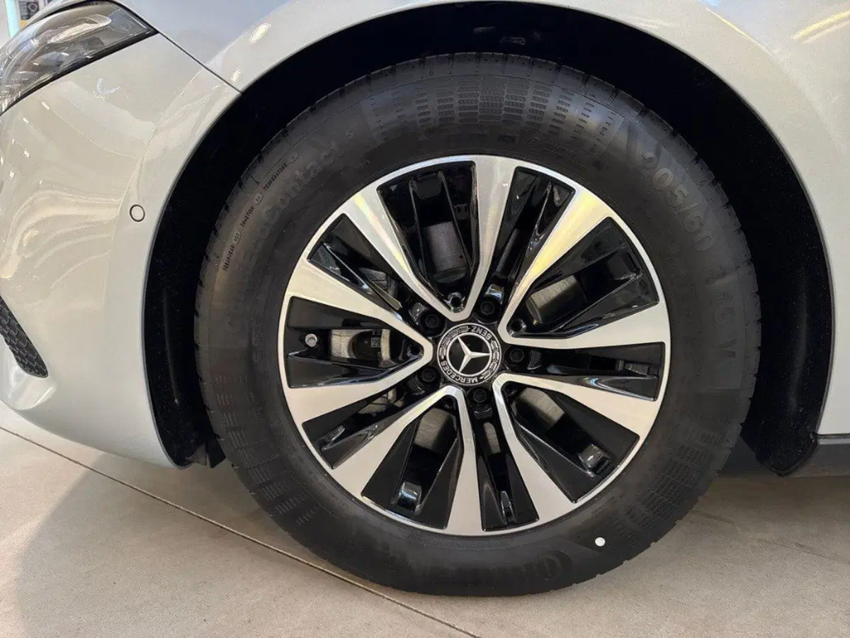 Mercedes-Benz Classe A Sedan nuova a Rimini (9)