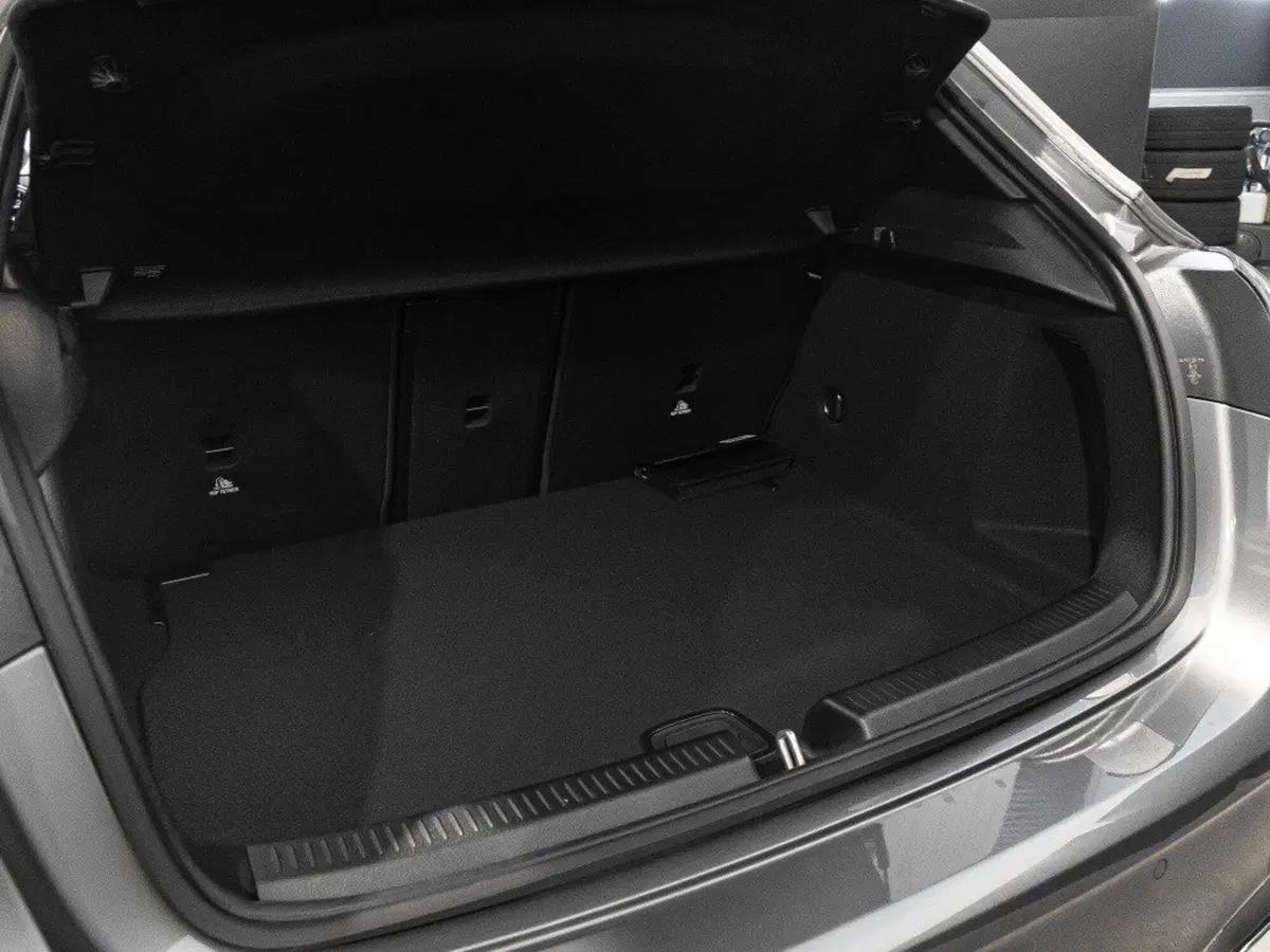 Mercedes-Benz Classe A Sedan nuova a Rimini (11)