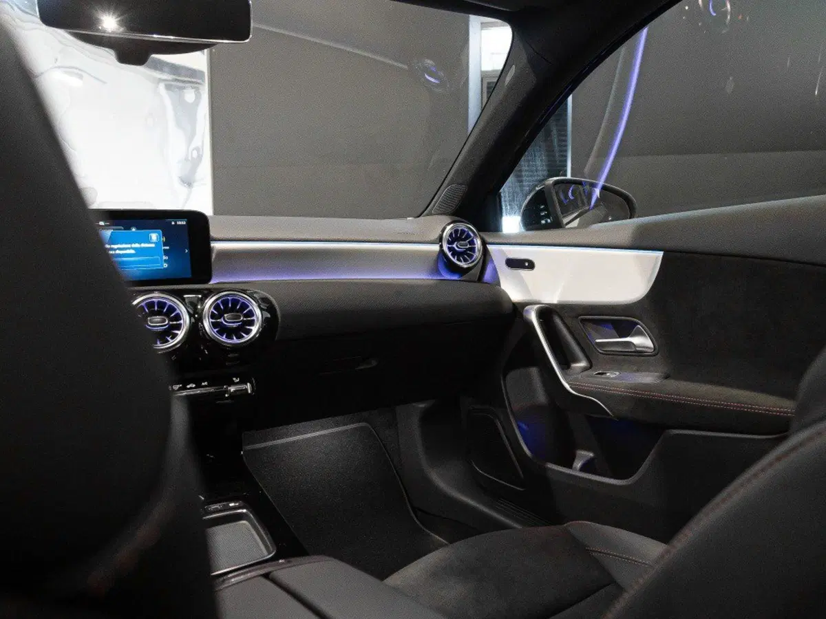 Mercedes-Benz Classe A Sedan nuova a Rimini (15)