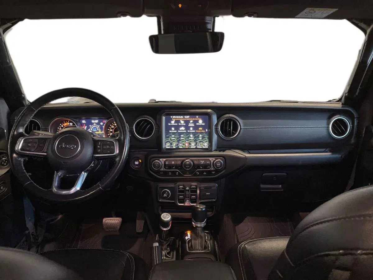 Jeep Gladiator usata a Ancona (10)