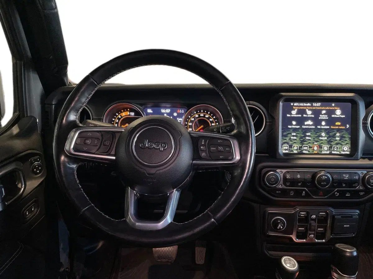 Jeep Gladiator usata a Ancona (11)