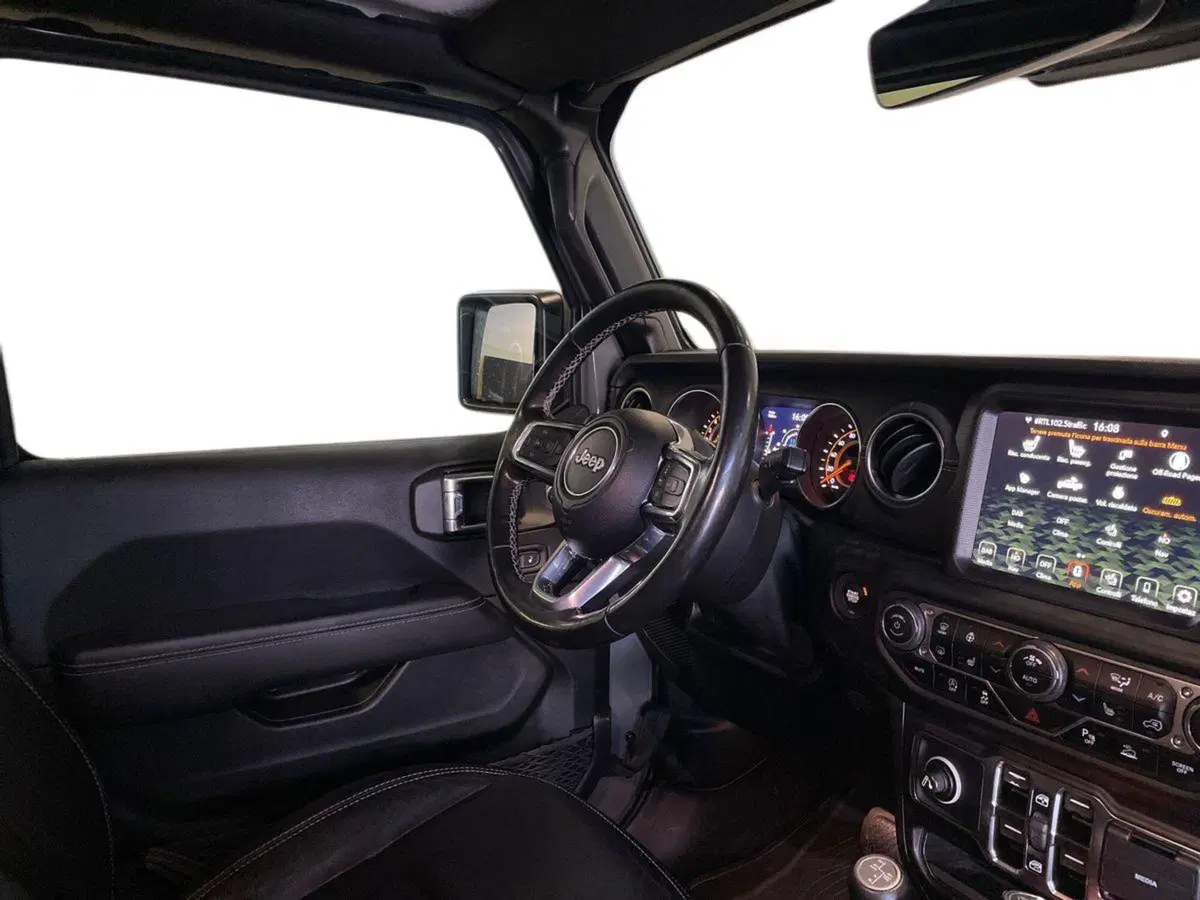 Jeep Gladiator usata a Ancona (12)