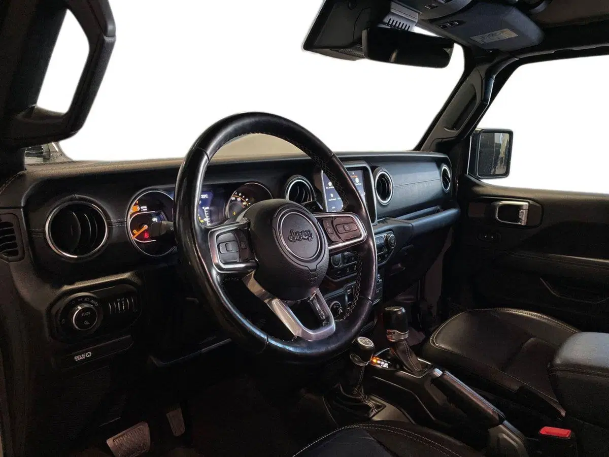 Jeep Gladiator usata a Ancona (16)