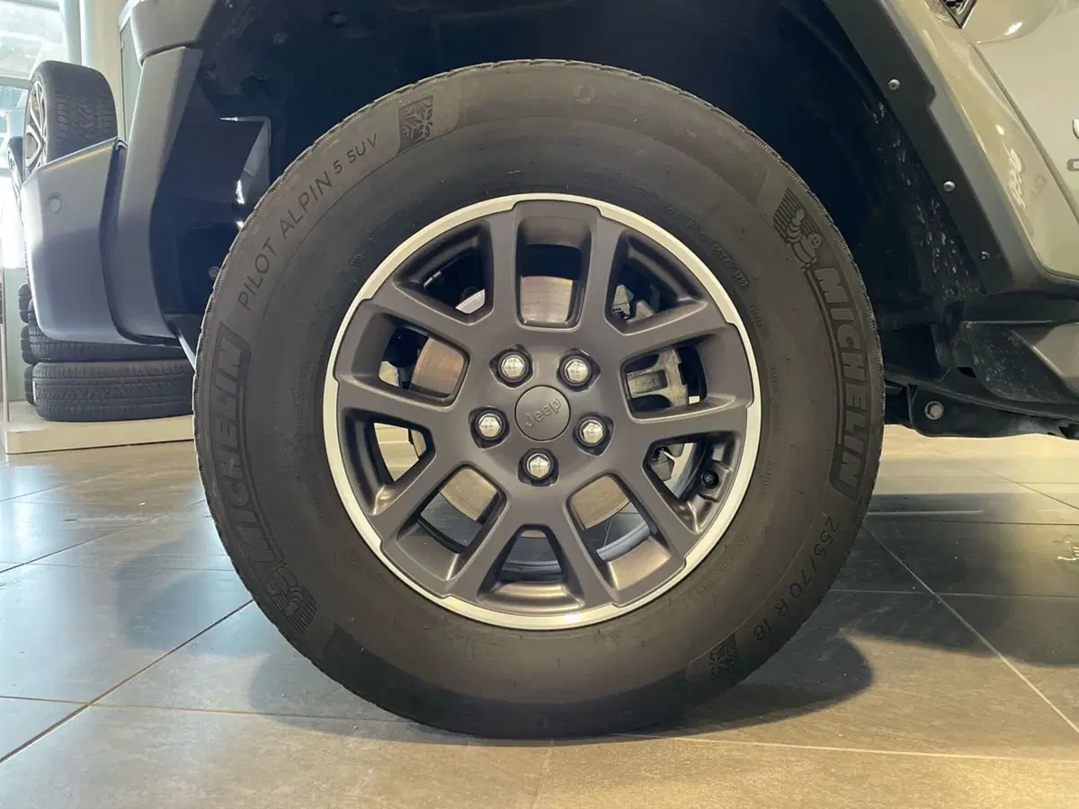 Jeep Gladiator usata a Ancona (8)