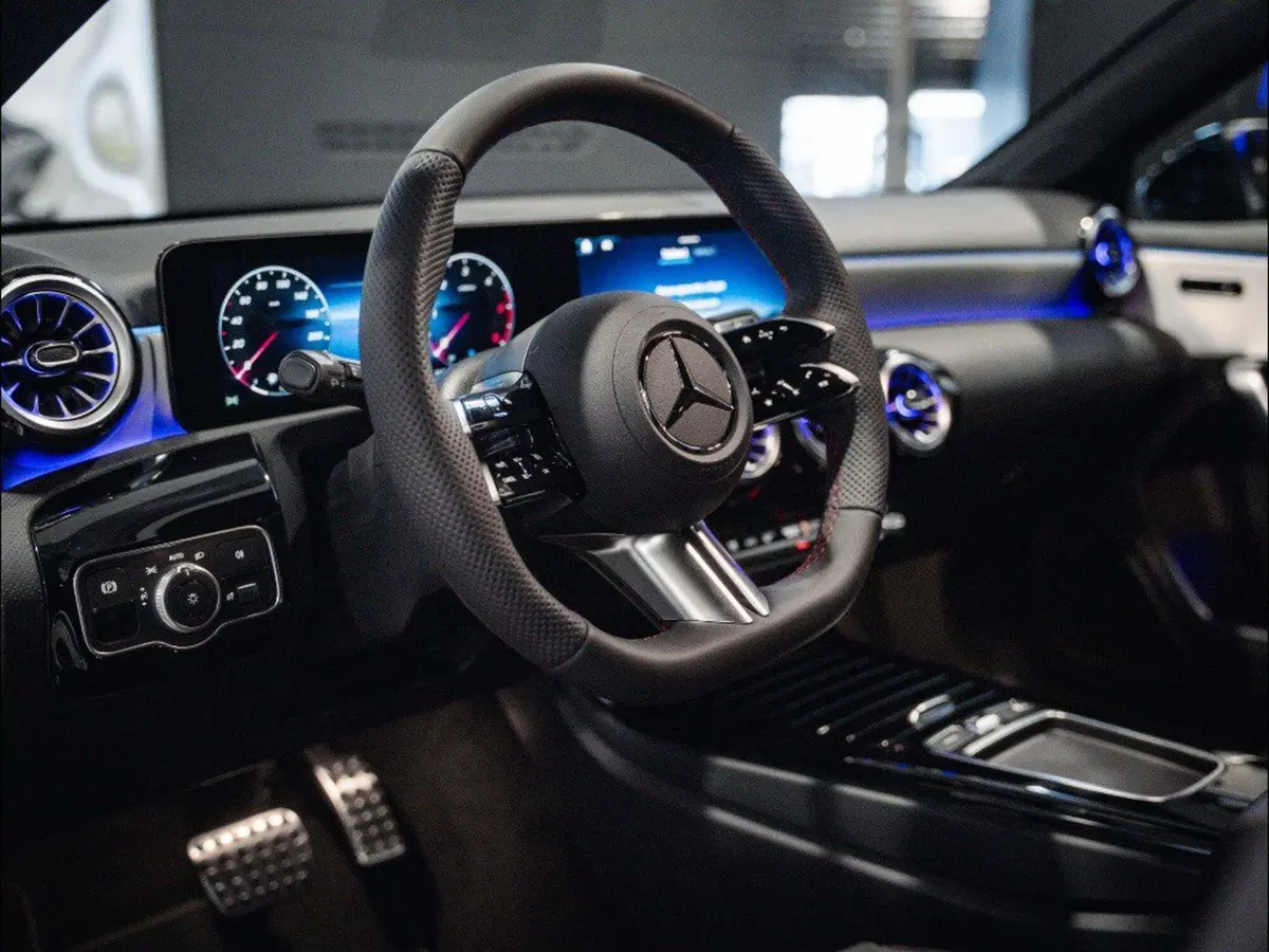 Mercedes-Benz Classe A Sedan nuova a Ancona (11)