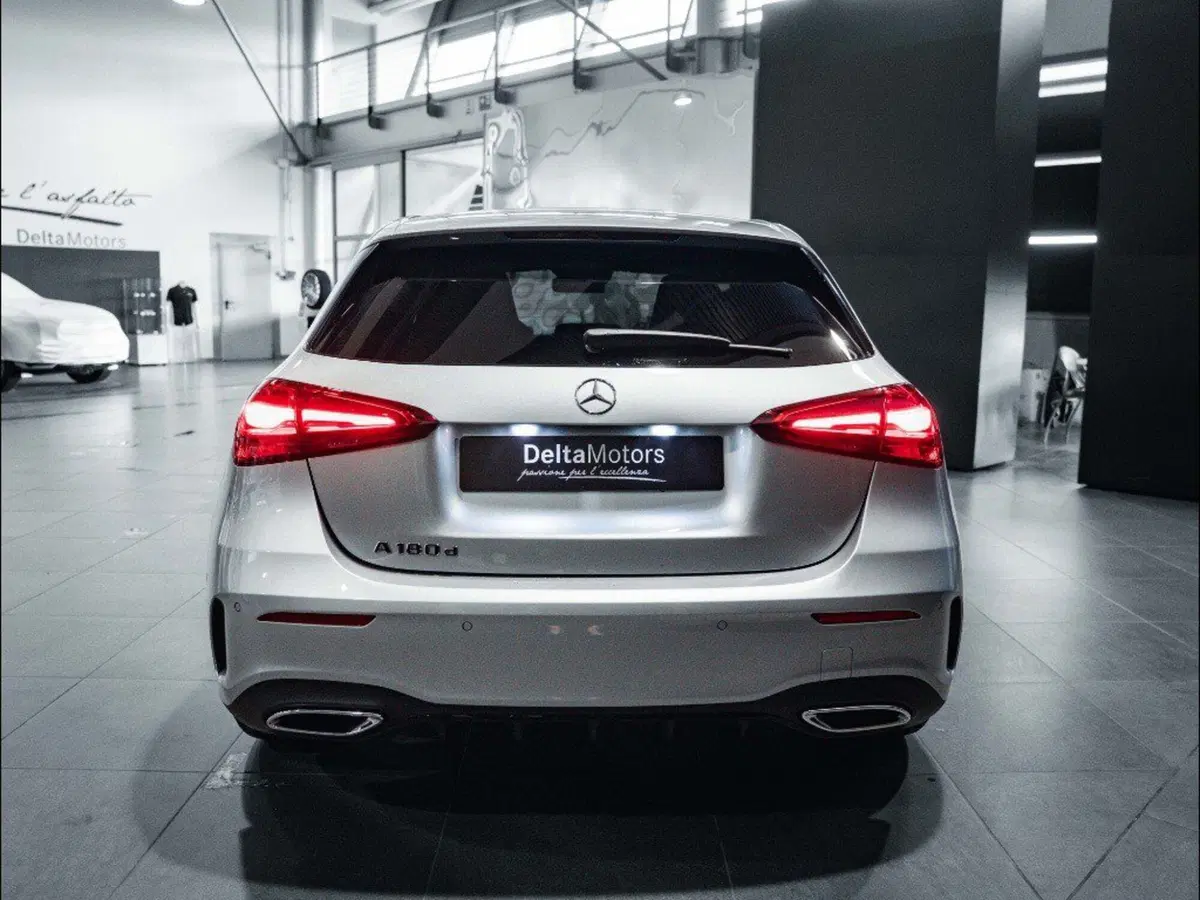 Mercedes-Benz Classe A Sedan nuova a Ancona (3)