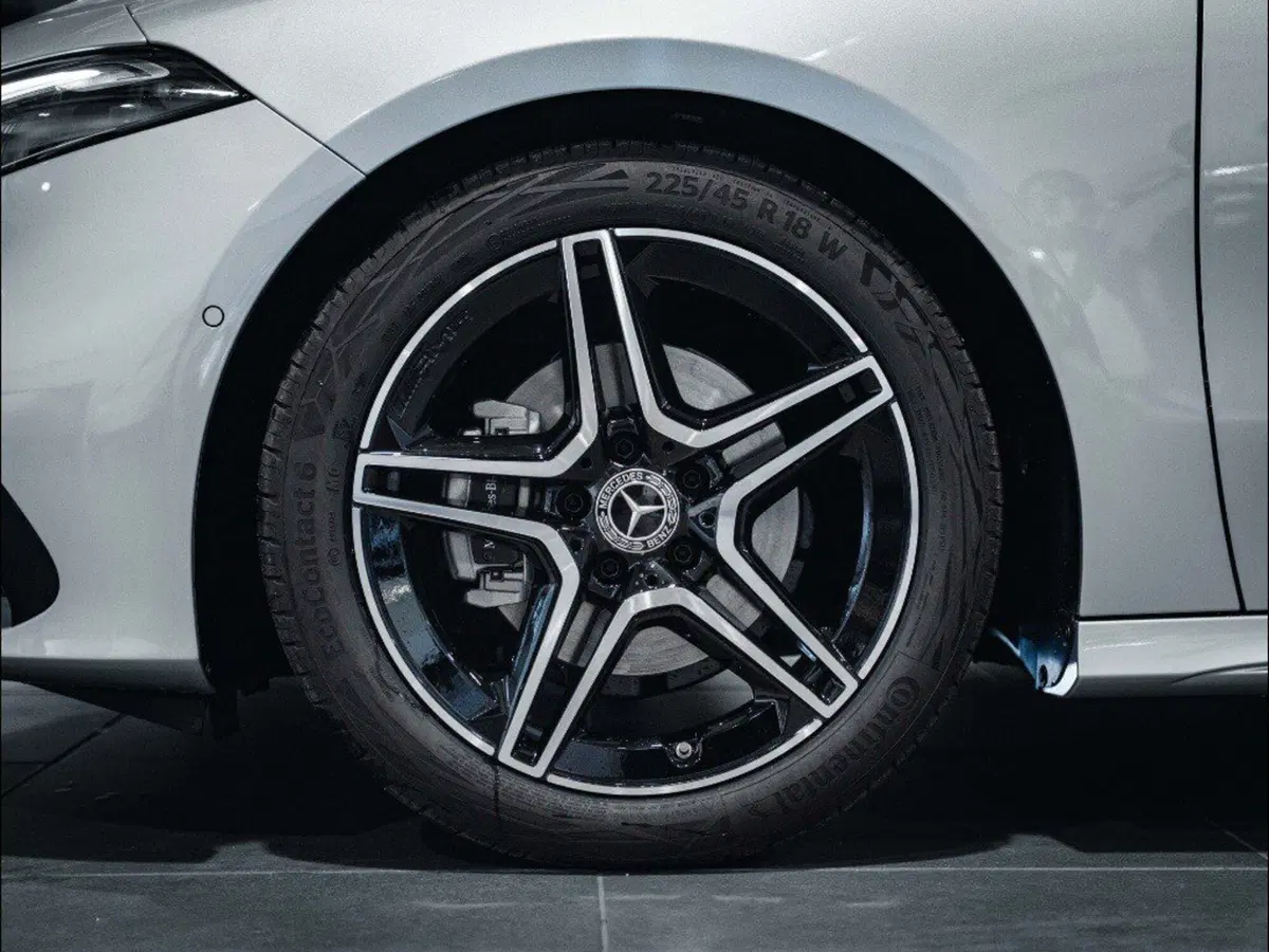 Mercedes-Benz Classe A Sedan nuova a Ancona (7)