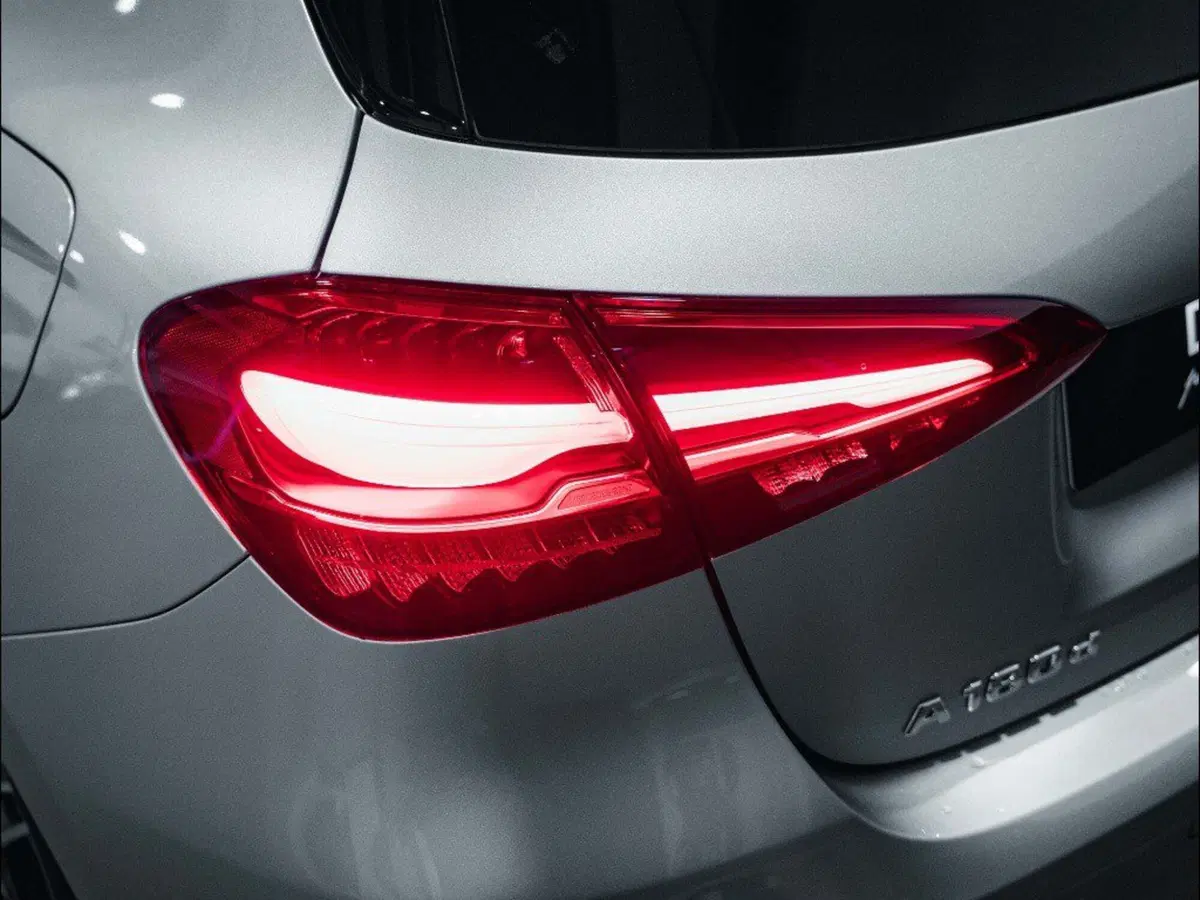Mercedes-Benz Classe A Sedan nuova a Ancona (8)