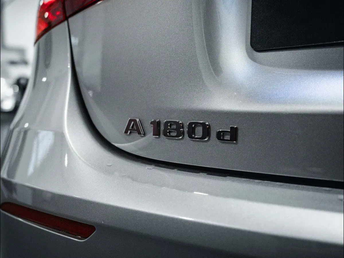 Mercedes-Benz Classe A Sedan nuova a Ancona (9)