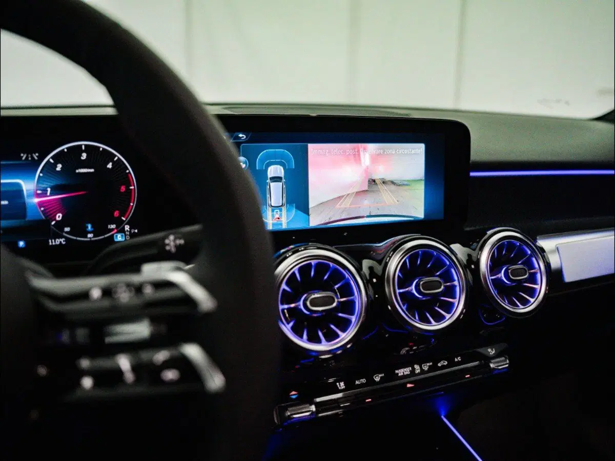 Mercedes-Benz GLB nuova a Macerata (18)