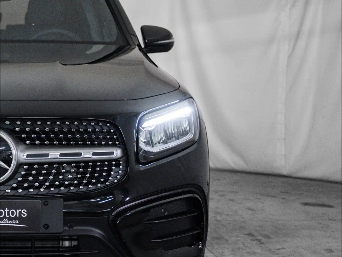 Mercedes-Benz GLB nuova a Macerata (6)