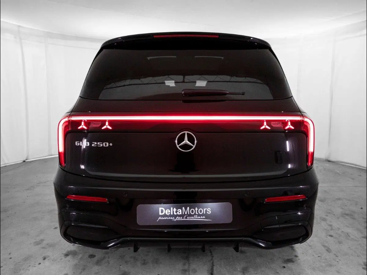 Mercedes-Benz GLB EQ nuova a Macerata (3)