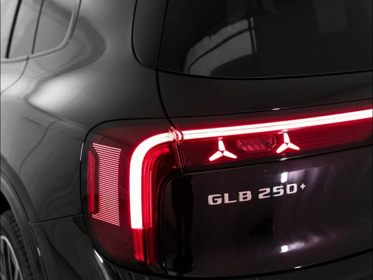 Mercedes-Benz GLB EQ nuova a Macerata (8)