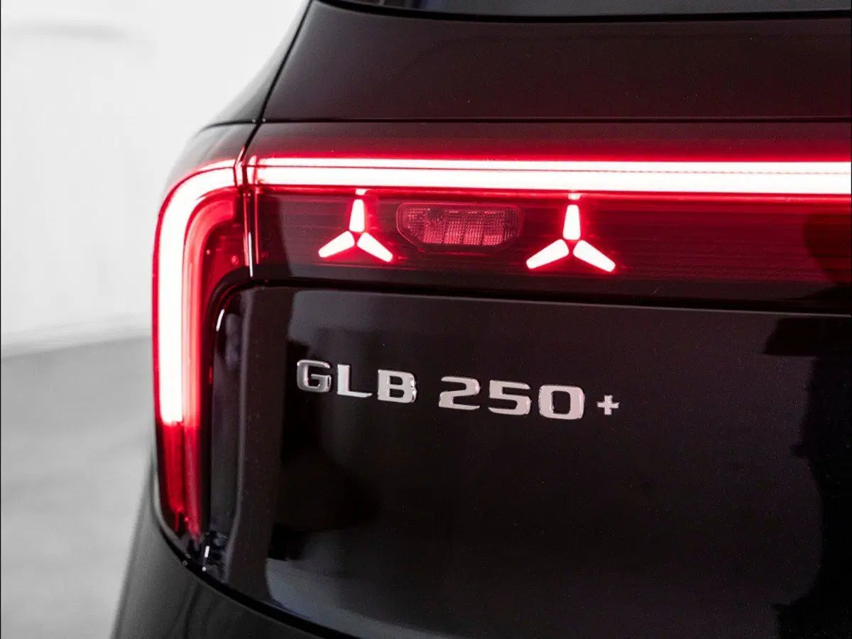 Mercedes-Benz GLB EQ nuova a Macerata (9)