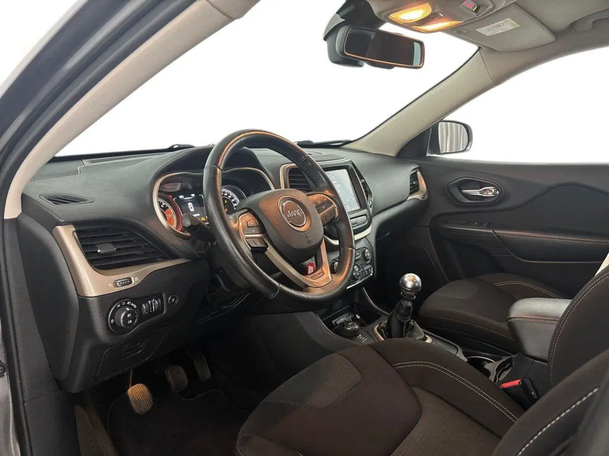 Jeep Cherokee usata a Torino (12)
