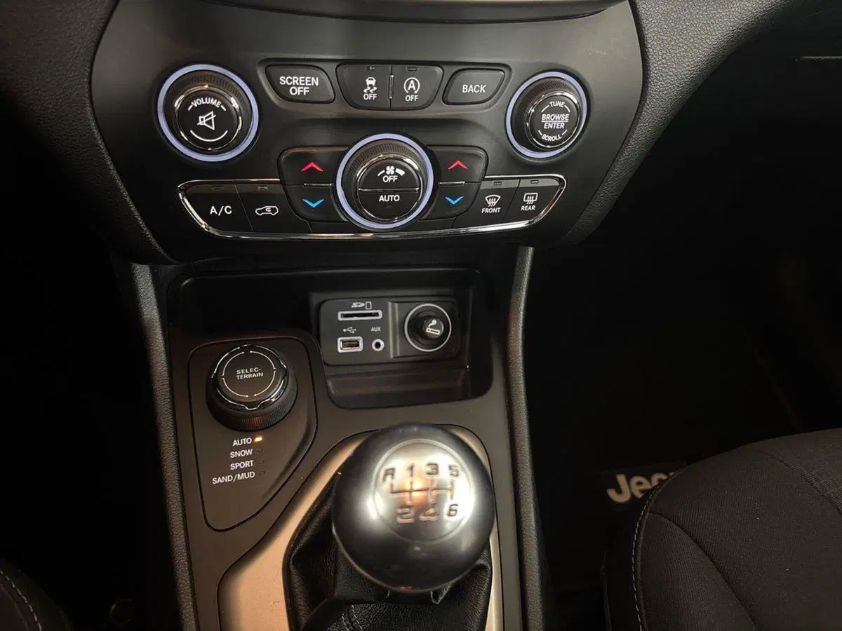 Jeep Cherokee usata a Torino (18)