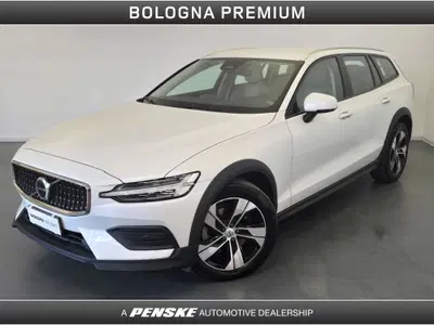 Volvo V60 Cross Country 2.0 b4 Core awd auto del 2024 usata a Casalecchio di Reno