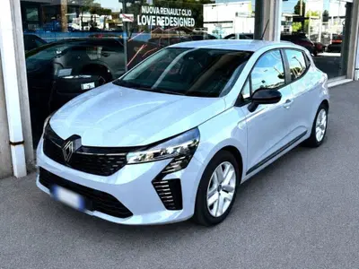 Renault Clio 1.6 full hybrid Evolution 145cv del 2024 usata a Rimini