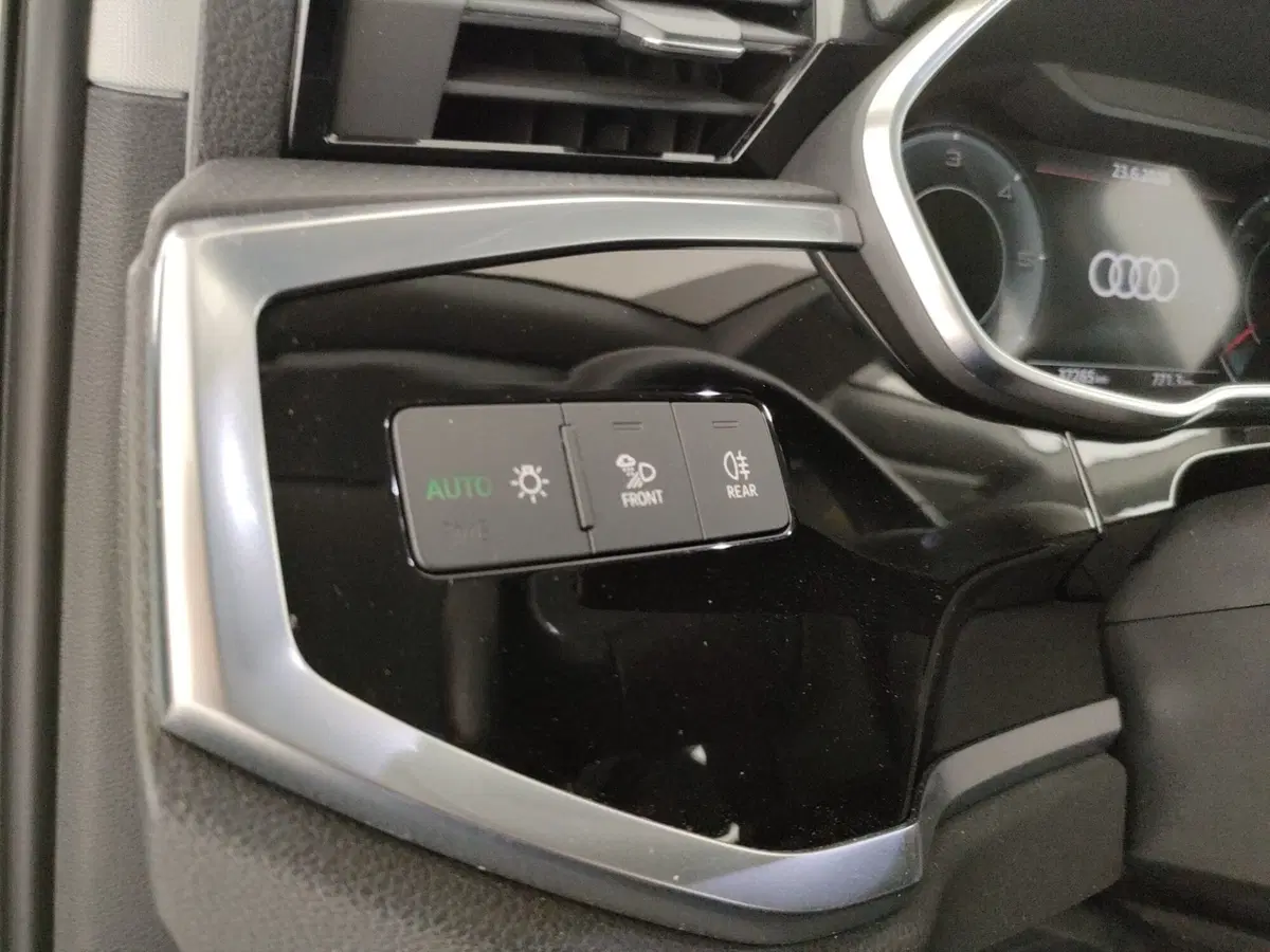 Audi Q3 Sportback usata a Napoli (15)