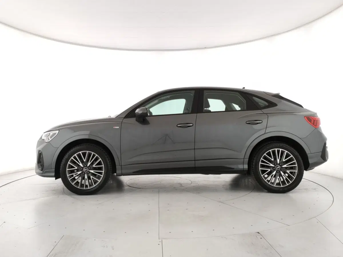 Audi Q3 Sportback usata a Napoli (2)